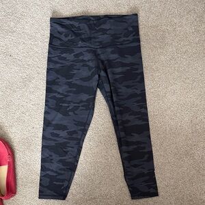 Athleta Elation Camo 7/8 Tight in Black and Gray